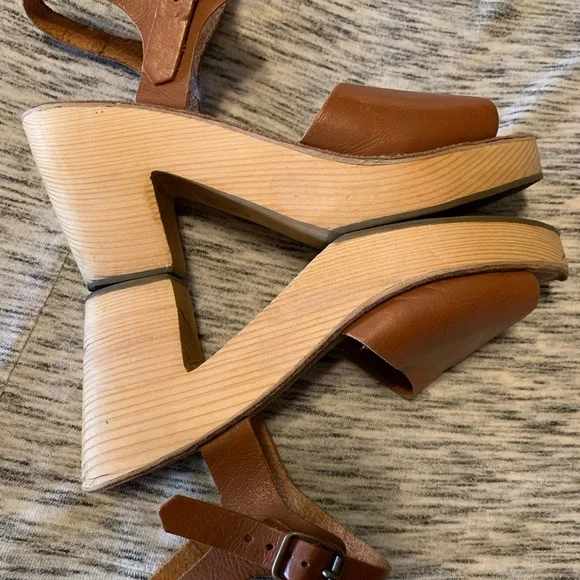 Urban Outfitters Leather Sandals 🌸 - Picture 3 of 9